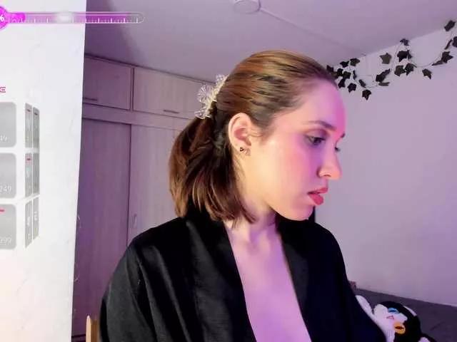 Discover our girls online shows and discover the company of countless livestreamers, with stunning shapes, sex toys and more.