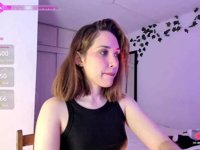 Discover our girls online shows and discover the company of countless livestreamers, with stunning shapes, sex toys and more.
