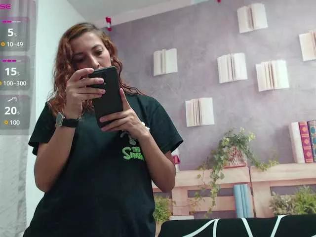 Discover our girls online shows and discover the company of countless livestreamers, with stunning shapes, sex toys and more.