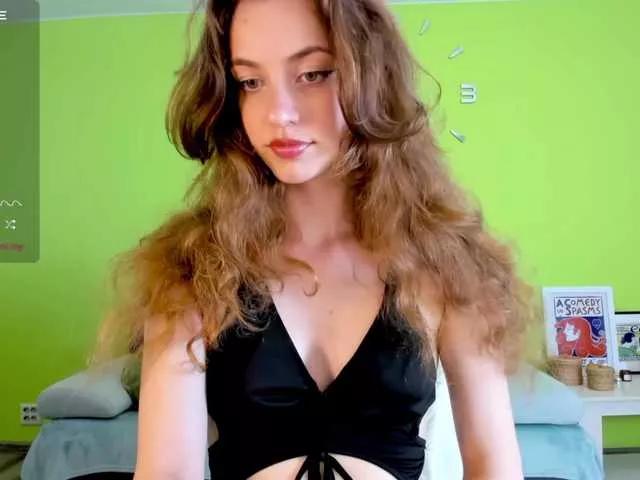 SarahSupershy from BongaCams