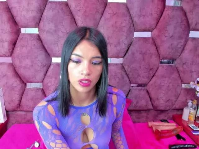 SaraLoveee from BongaCams