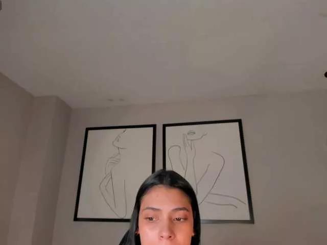 Discover our girls online shows and discover the company of countless livestreamers, with stunning shapes, sex toys and more.