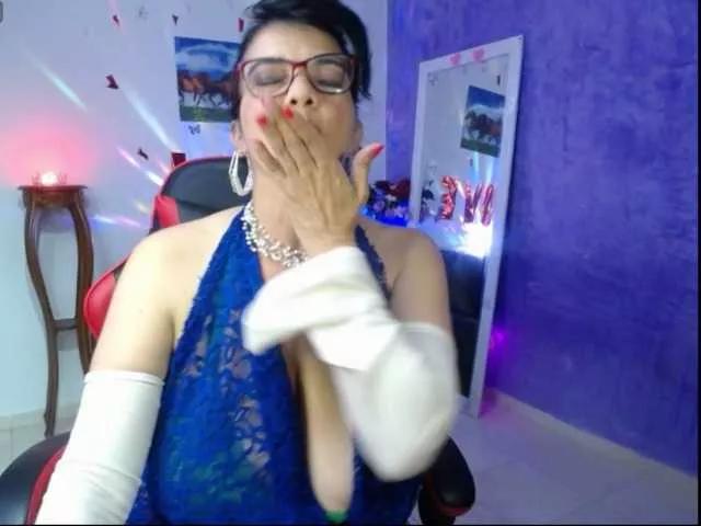 sarasmith2 from BongaCams