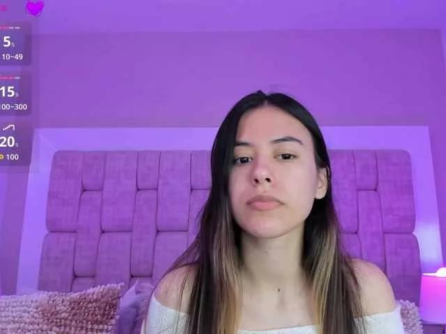Discover our girls online shows and discover the company of countless livestreamers, with stunning shapes, sex toys and more.