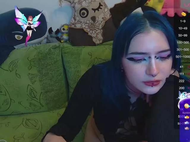 Discover our girls online shows and discover the company of countless livestreamers, with stunning shapes, sex toys and more.