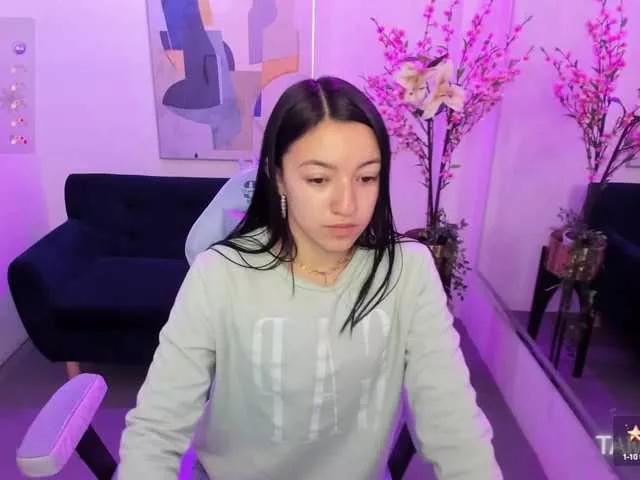 Discover our girls online shows and discover the company of countless livestreamers, with stunning shapes, sex toys and more.