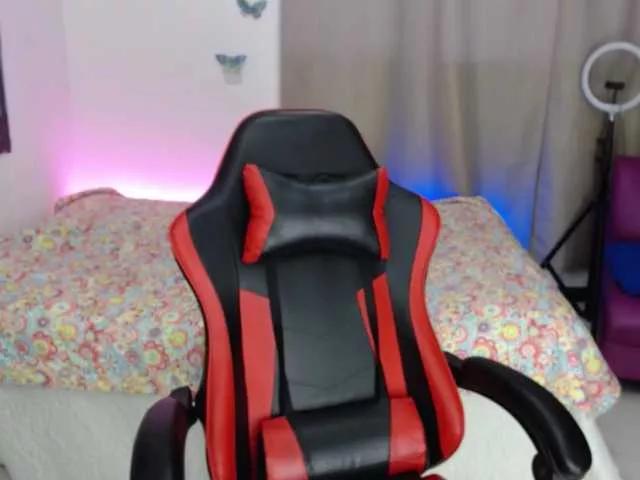 Discover our girls online shows and discover the company of countless livestreamers, with stunning shapes, sex toys and more.