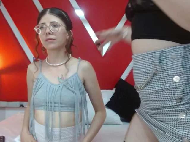 Discover our girls online shows and discover the company of countless livestreamers, with stunning shapes, sex toys and more.