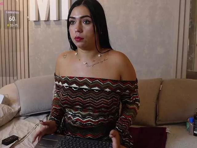 Discover our girls online shows and discover the company of countless livestreamers, with stunning shapes, sex toys and more.