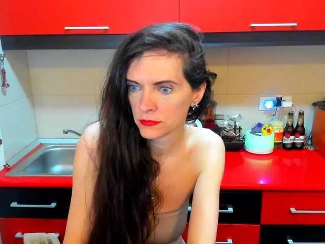 Discover our girls online shows and discover the company of countless livestreamers, with stunning shapes, sex toys and more.