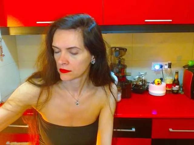 Discover our girls online shows and discover the company of countless livestreamers, with stunning shapes, sex toys and more.