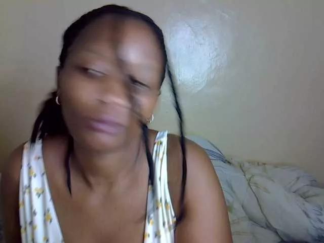 Sexxyqueenss from BongaCams