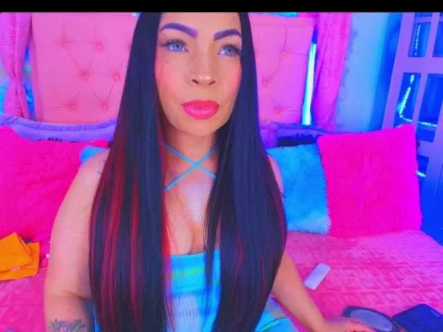 Discover our girls online shows and discover the company of countless livestreamers, with stunning shapes, sex toys and more.