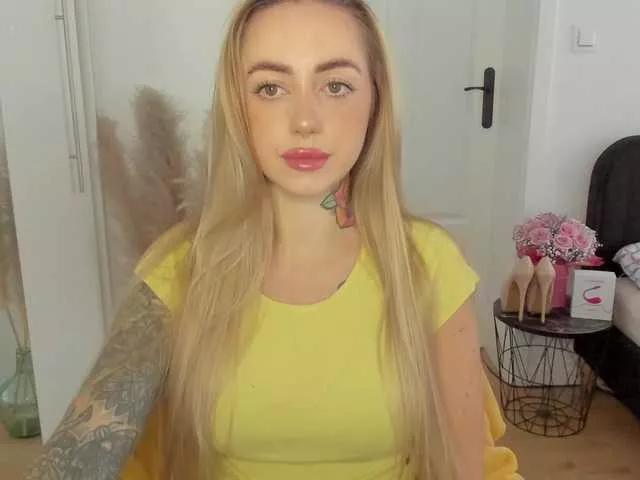Discover our girls online shows and discover the company of countless livestreamers, with stunning shapes, sex toys and more.