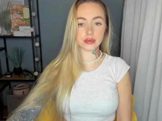 Discover our girls online shows and discover the company of countless livestreamers, with stunning shapes, sex toys and more.