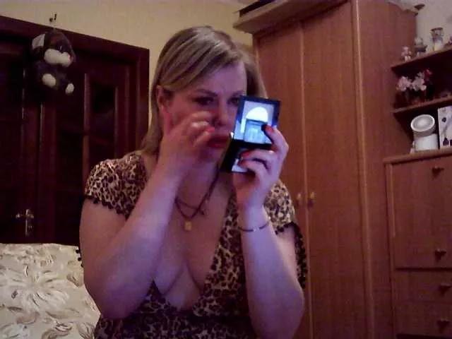 Discover our girls online shows and discover the company of countless livestreamers, with stunning shapes, sex toys and more.