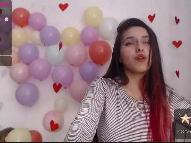 Discover our girls online shows and discover the company of countless livestreamers, with stunning shapes, sex toys and more.