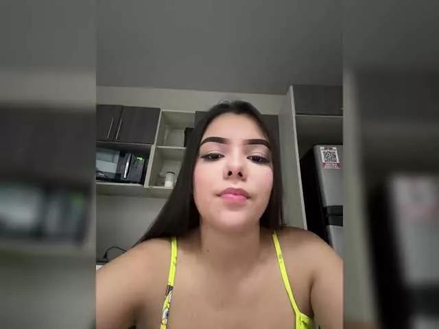 Discover our girls online shows and discover the company of countless livestreamers, with stunning shapes, sex toys and more.
