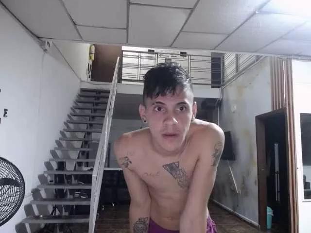 Discover our girls online shows and discover the company of countless livestreamers, with stunning shapes, sex toys and more.