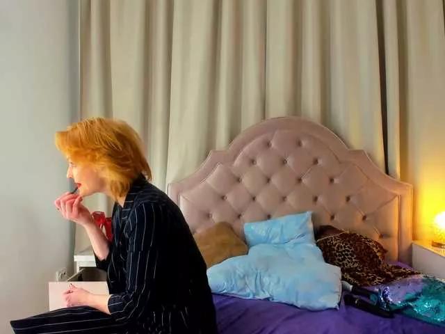 Discover our girls online shows and discover the company of countless livestreamers, with stunning shapes, sex toys and more.