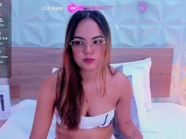 Discover our girls online shows and discover the company of countless livestreamers, with stunning shapes, sex toys and more.