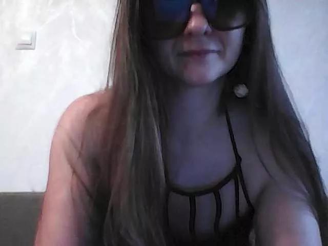 Discover our girls online shows and discover the company of countless livestreamers, with stunning shapes, sex toys and more.