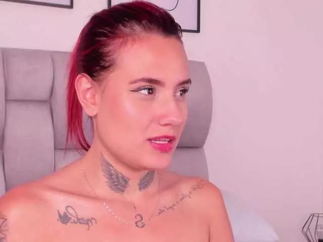 Discover our girls online shows and discover the company of countless livestreamers, with stunning shapes, sex toys and more.
