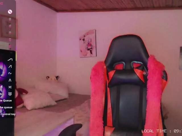 Discover our girls online shows and discover the company of countless livestreamers, with stunning shapes, sex toys and more.