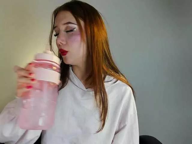 Discover our girls online shows and discover the company of countless livestreamers, with stunning shapes, sex toys and more.