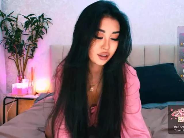 Discover our girls online shows and discover the company of countless livestreamers, with stunning shapes, sex toys and more.