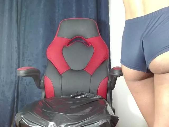 Discover our girls online shows and discover the company of countless livestreamers, with stunning shapes, sex toys and more.