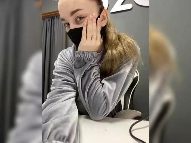 Discover our girls online shows and discover the company of countless livestreamers, with stunning shapes, sex toys and more.