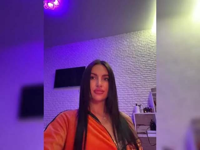 Discover our girls online shows and discover the company of countless livestreamers, with stunning shapes, sex toys and more.