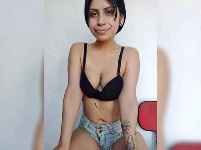 Discover our girls online shows and discover the company of countless livestreamers, with stunning shapes, sex toys and more.