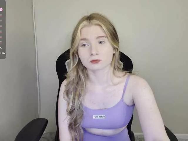 Discover our girls online shows and discover the company of countless livestreamers, with stunning shapes, sex toys and more.