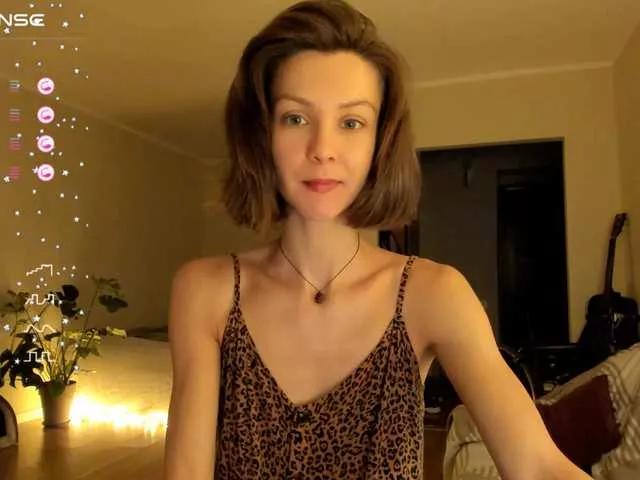 Discover our girls online shows and discover the company of countless livestreamers, with stunning shapes, sex toys and more.