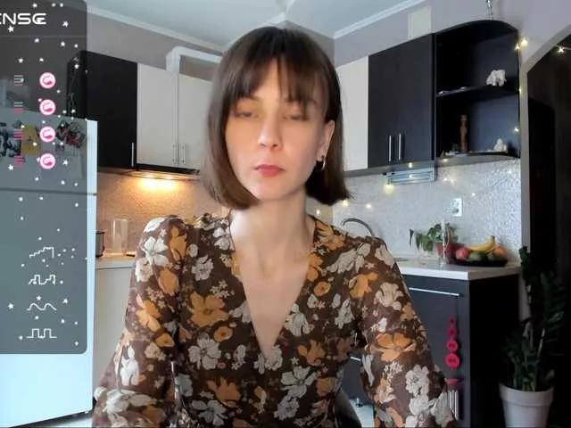 Discover our girls online shows and discover the company of countless livestreamers, with stunning shapes, sex toys and more.