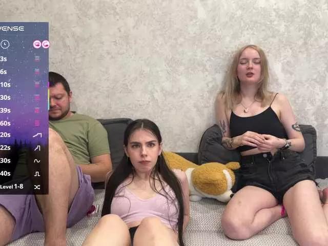 Discover our girls online shows and discover the company of countless livestreamers, with stunning shapes, sex toys and more.