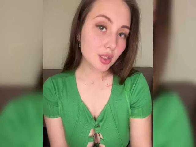 Discover our girls online shows and discover the company of countless livestreamers, with stunning shapes, sex toys and more.