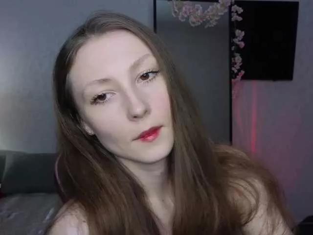 Discover our girls online shows and discover the company of countless livestreamers, with stunning shapes, sex toys and more.