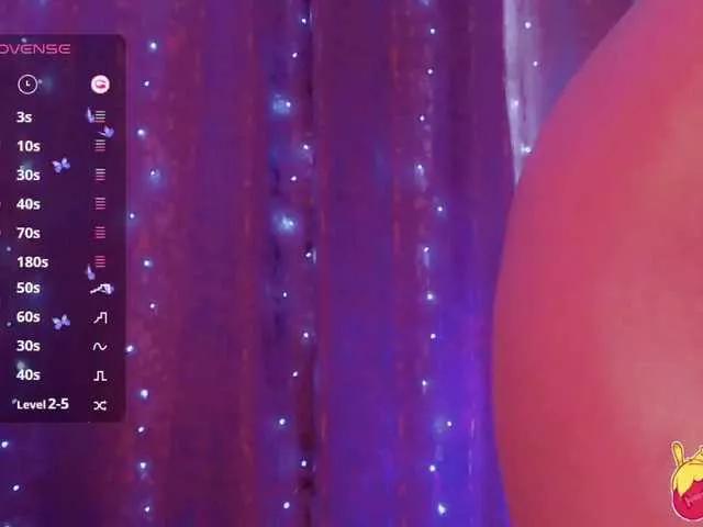 Discover our girls online shows and discover the company of countless livestreamers, with stunning shapes, sex toys and more.
