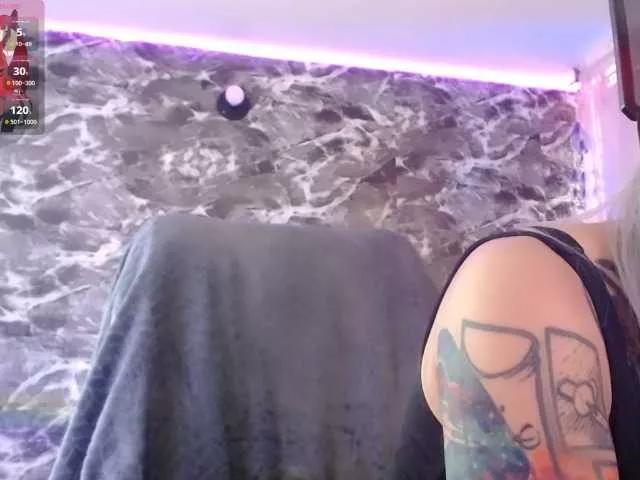 Discover our girls online shows and discover the company of countless livestreamers, with stunning shapes, sex toys and more.