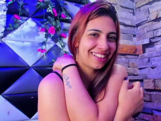 Discover our girls online shows and discover the company of countless livestreamers, with stunning shapes, sex toys and more.