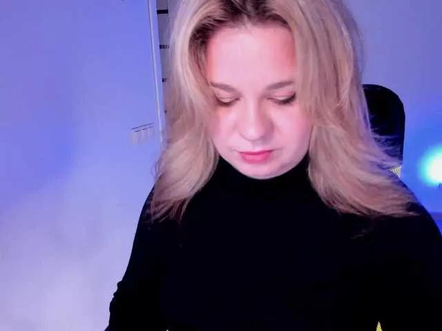 Discover our girls online shows and discover the company of countless livestreamers, with stunning shapes, sex toys and more.