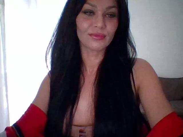 TayaDeluxe from BongaCams