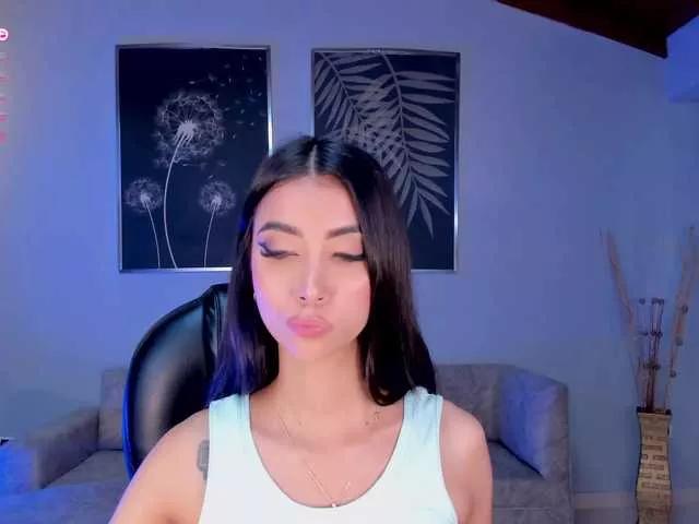 Discover our girls online shows and discover the company of countless livestreamers, with stunning shapes, sex toys and more.