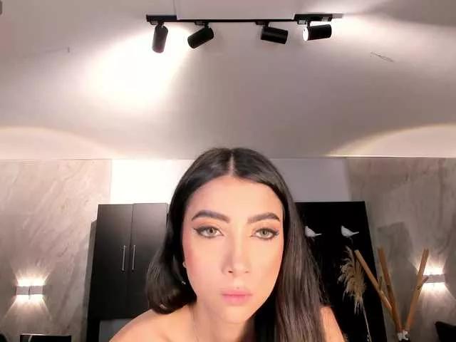 Discover our girls online shows and discover the company of countless livestreamers, with stunning shapes, sex toys and more.