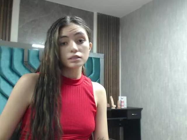 Discover our girls online shows and discover the company of countless livestreamers, with stunning shapes, sex toys and more.