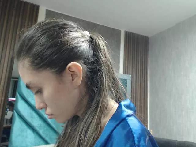 Discover our girls online shows and discover the company of countless livestreamers, with stunning shapes, sex toys and more.