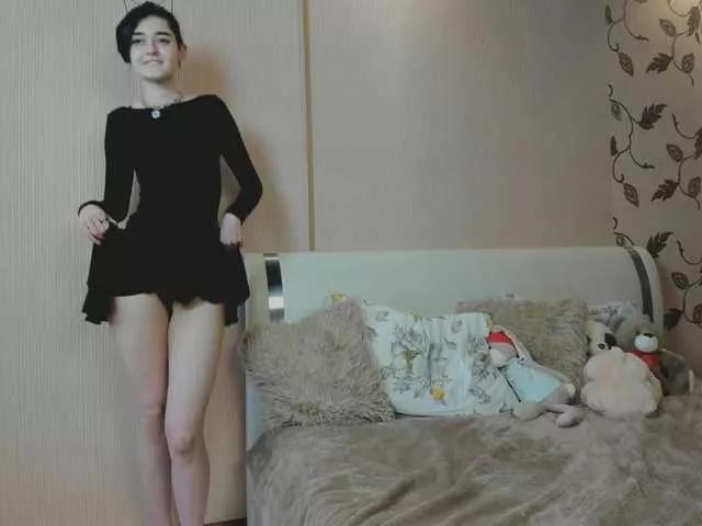 Discover our girls online shows and discover the company of countless livestreamers, with stunning shapes, sex toys and more.